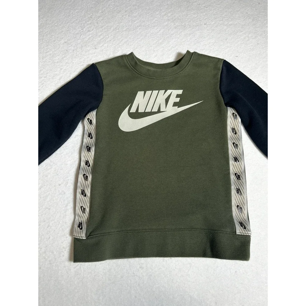Nike Crewneck Sweatshirt Pullover Kids 5-6 YRS Green Black Nike Logo Strip‎
